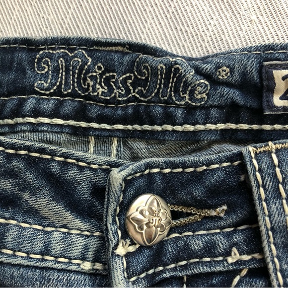 Women's Miss Me Low Rise Med. Wash Embroidered Floral Frayed Shorts. Size 27 - Picture 13 of 16